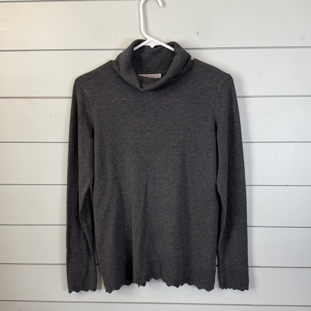 Carolyn Taylor gray‎ scalloped detailed sweater women's size medium - Picture 2 of 4